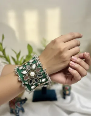 Elegant Green Mirror Kada