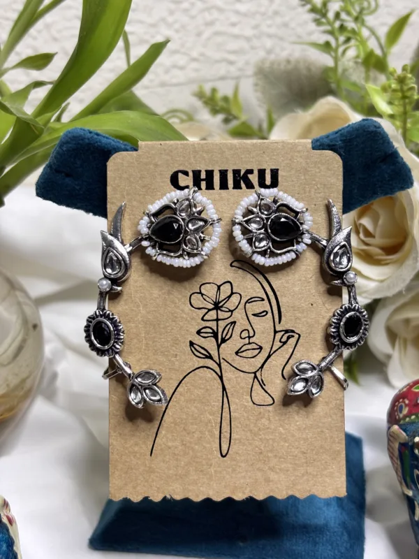 ✨ Elegant Butta Cuff Earrings ✨ - Image 2