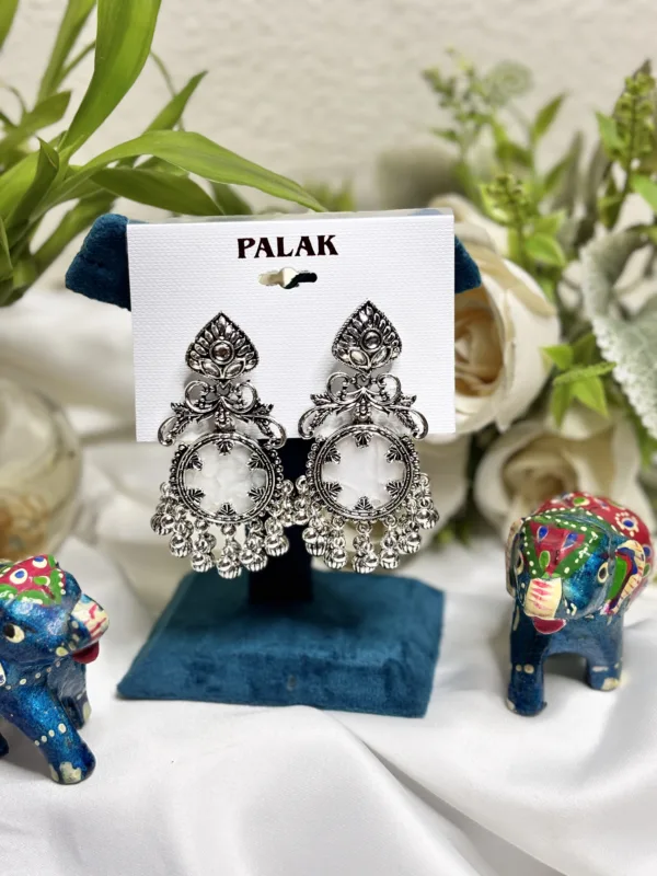 🌸 Versatile Medium Long Earrings - Image 2