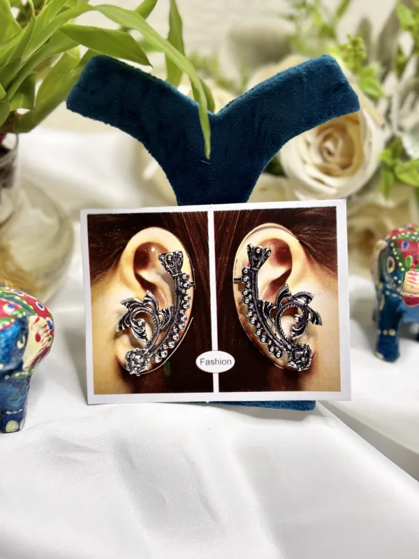🌟 Elegant Silver Cuff Earrings - Image 2