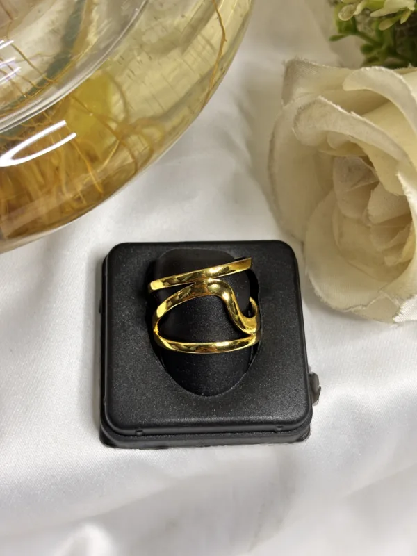 Timeless Twist Ring 🔄 - Image 3