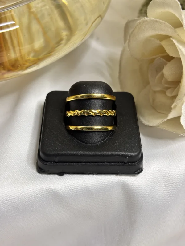 Luxe Bloom Ring 🌸 - Image 2
