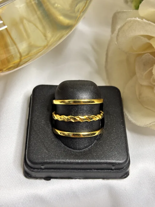 Luxe Bloom Ring 🌸 - Image 3