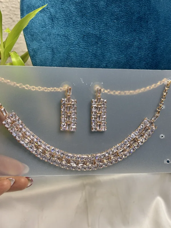Shimmer Square Choker ✨ - Image 2