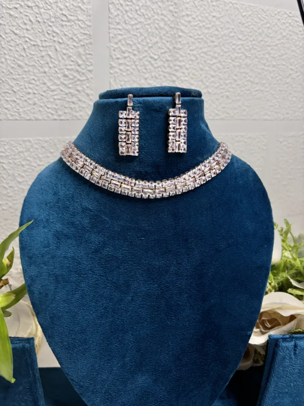 Shimmer Square Choker ✨ - Image 3