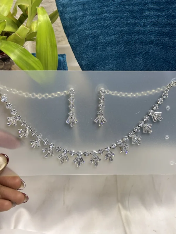 Crystal Cluster Necklace ❄️ - Image 3