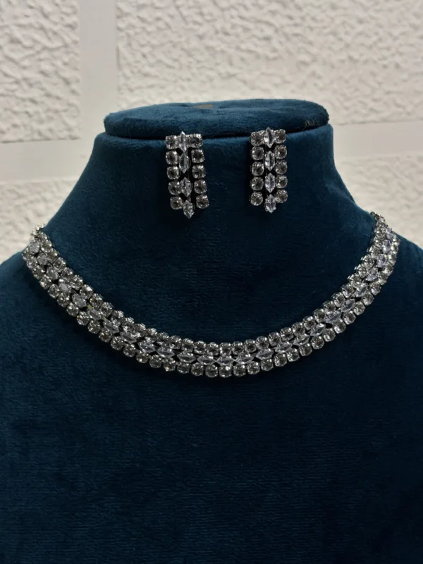 Elegant Sparkle Choker Set ✨ - Image 3