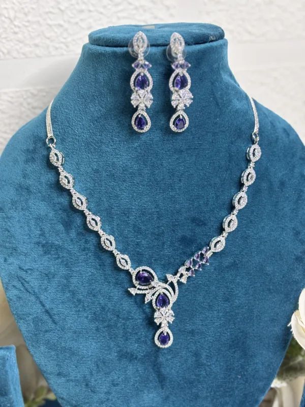 Glamorous Stone Studded Necklace Set - Image 3