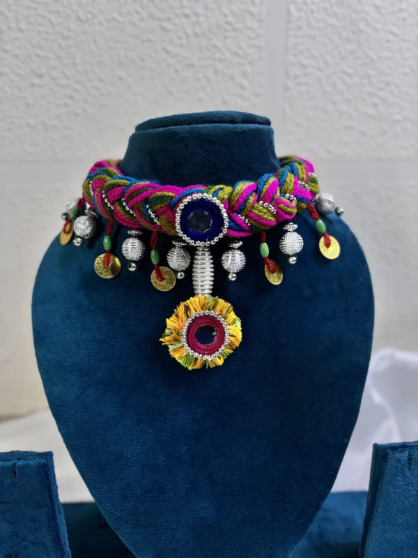 Regal Threads Necklace - Image 3